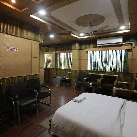 Hotel Himalaya Agartala Esterno foto