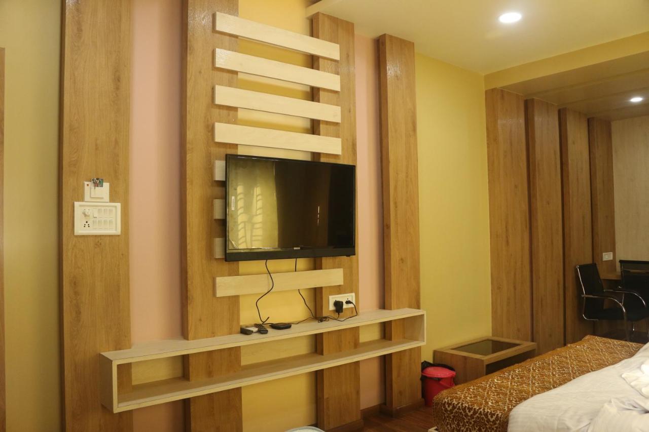 Hotel Himalaya Agartala Esterno foto