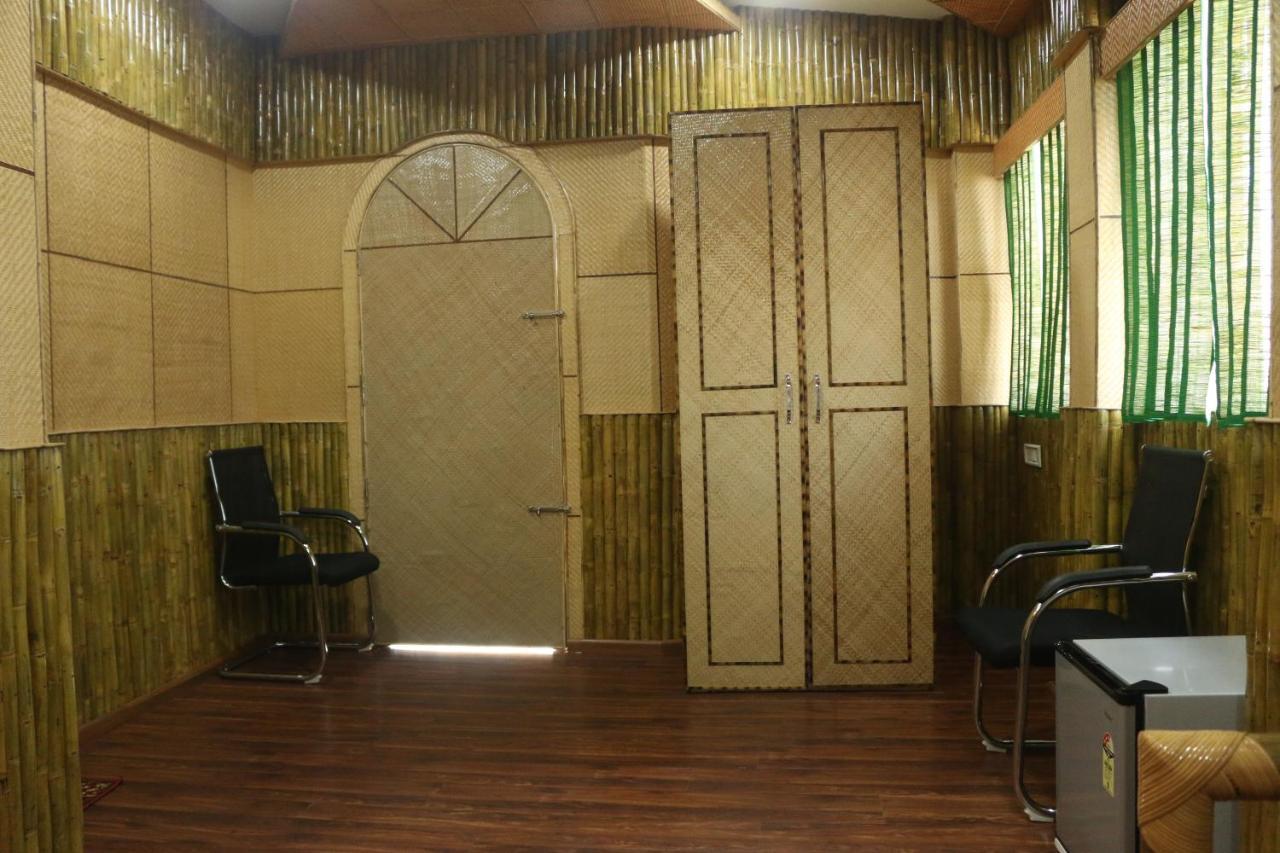 Hotel Himalaya Agartala Esterno foto
