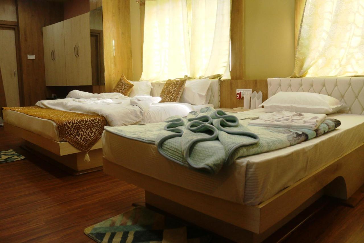 Hotel Himalaya Agartala Esterno foto