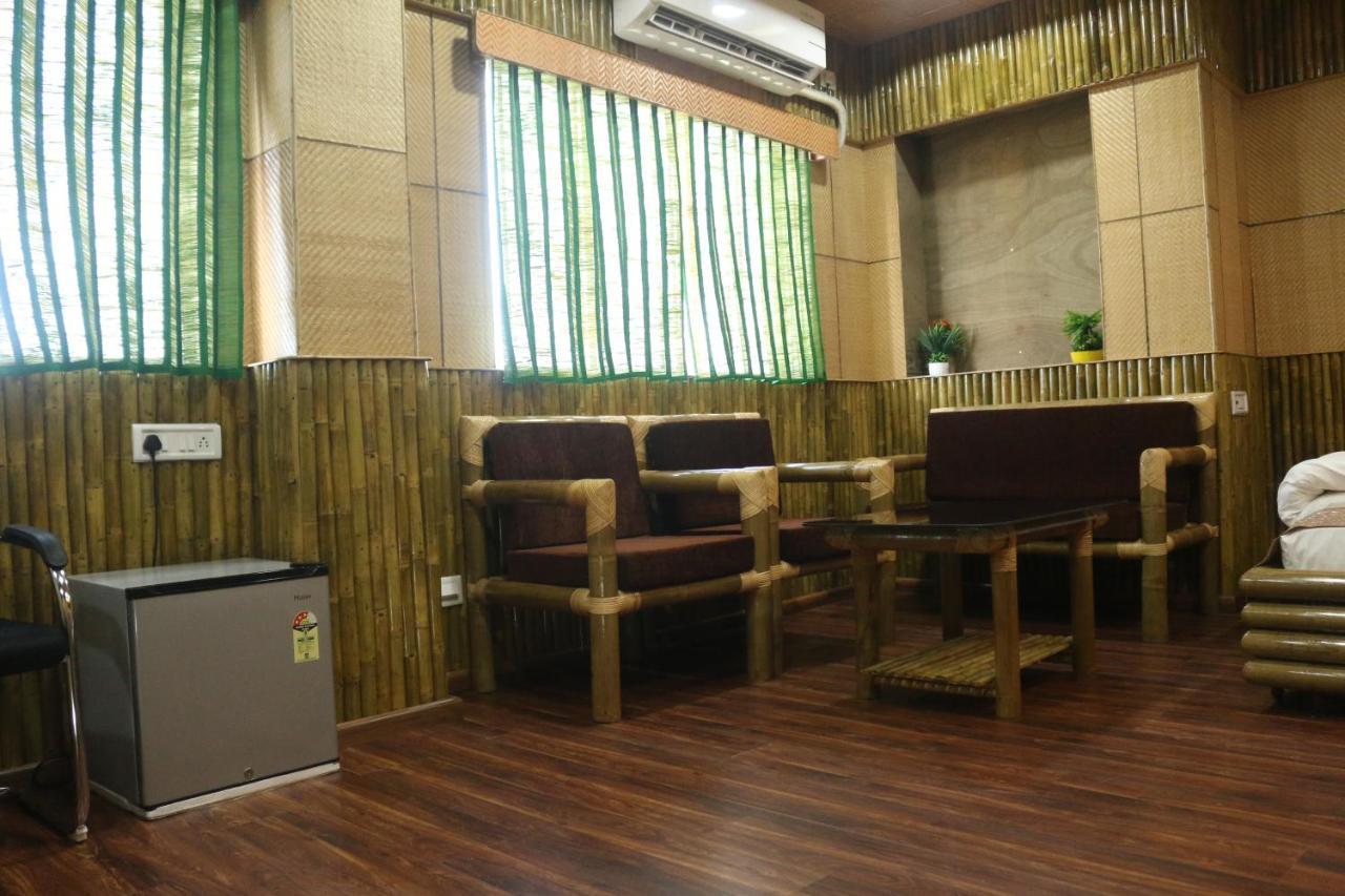 Hotel Himalaya Agartala Esterno foto