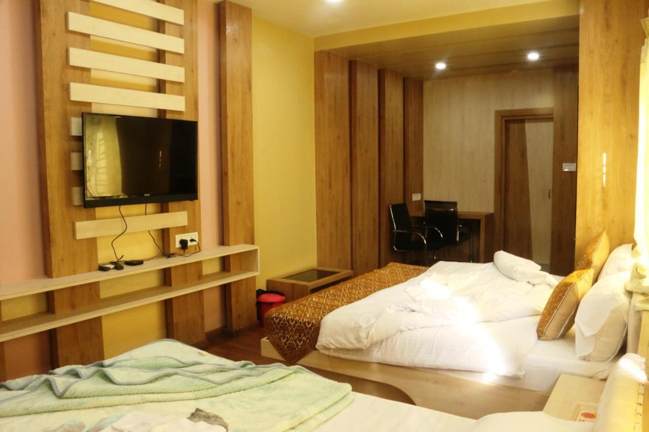 Hotel Himalaya Agartala Esterno foto