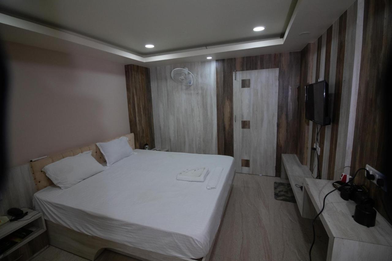 Hotel Himalaya Agartala Esterno foto