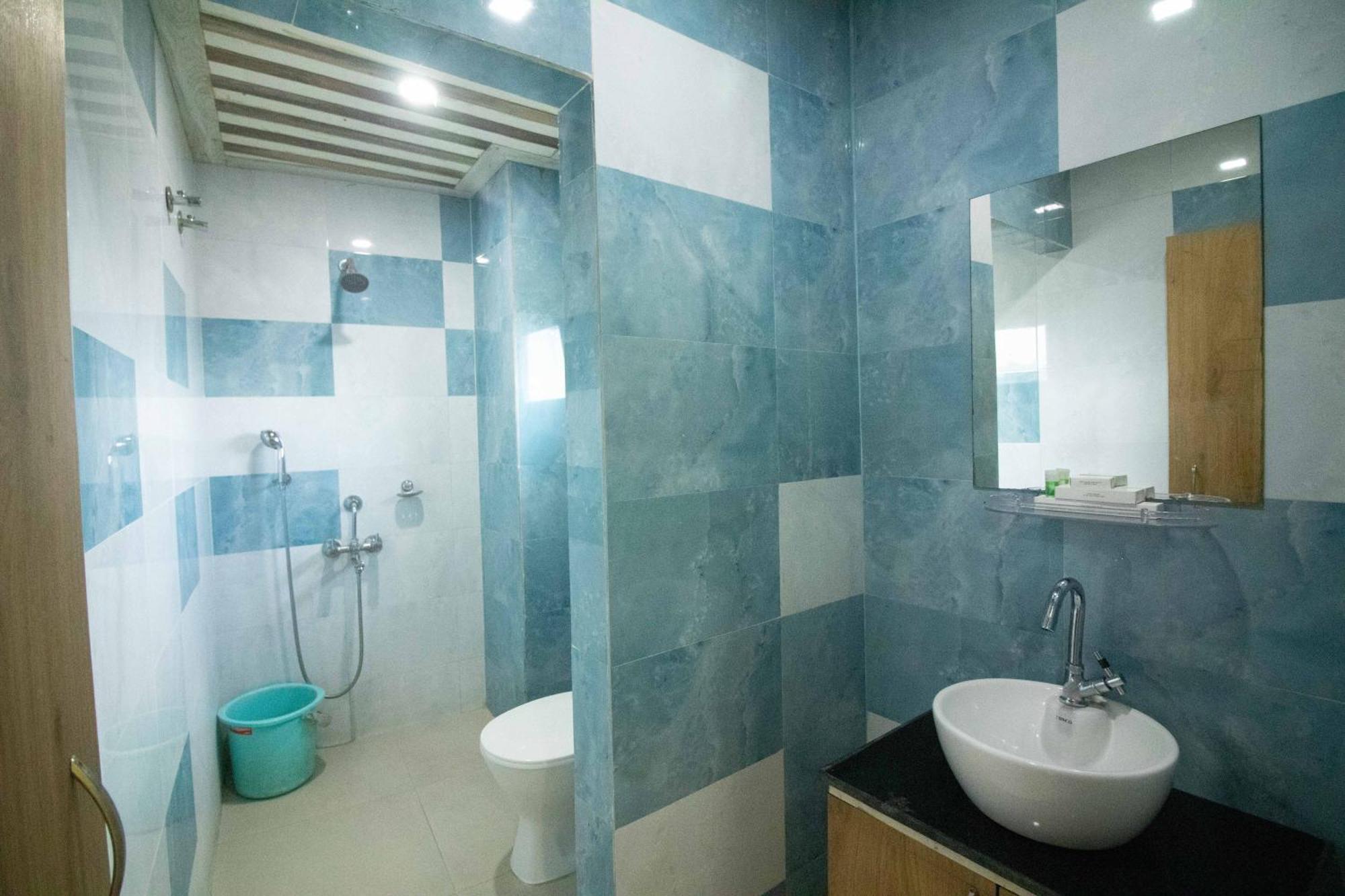 Hotel Himalaya Agartala Esterno foto