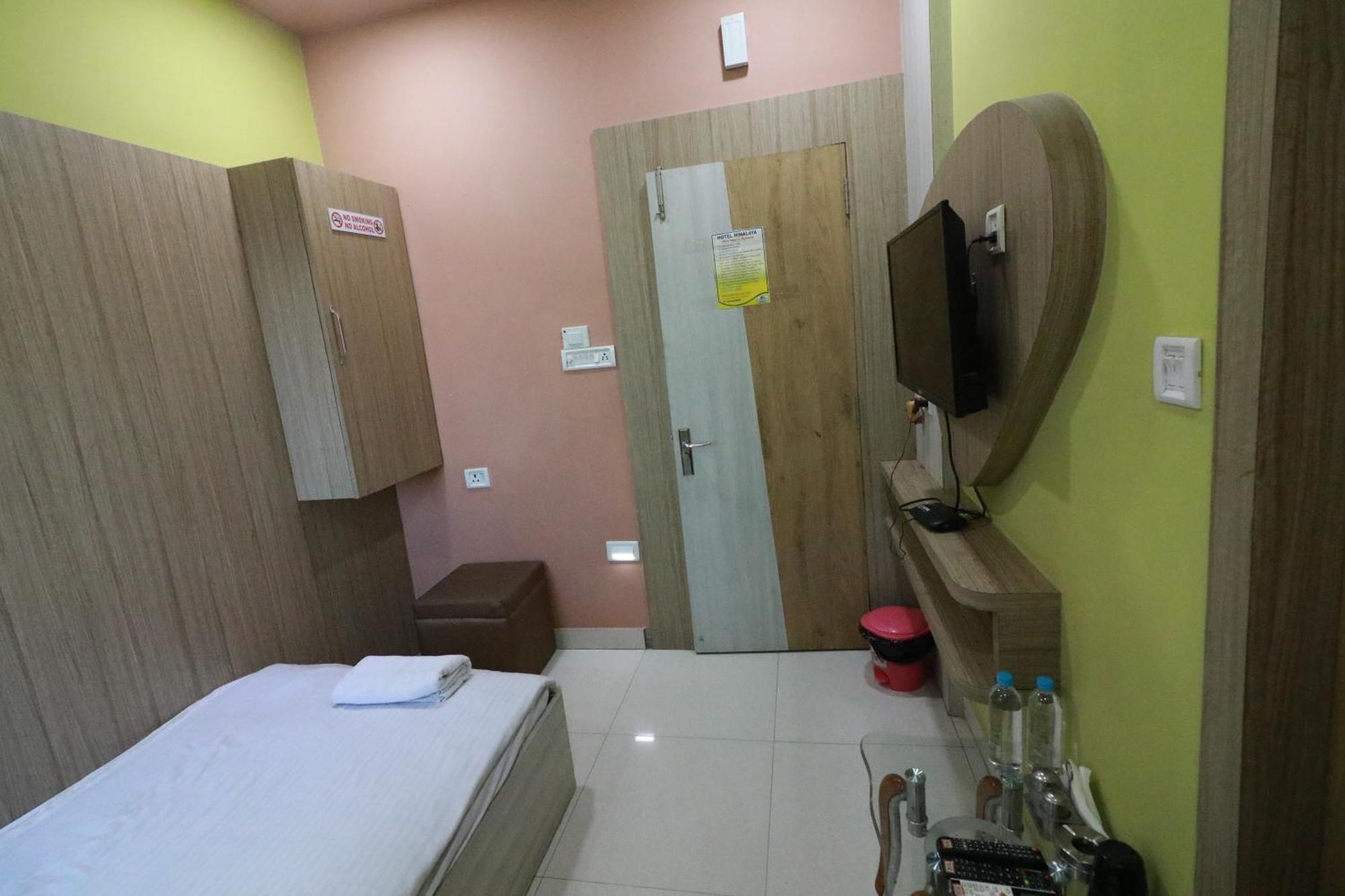 Hotel Himalaya Agartala Esterno foto