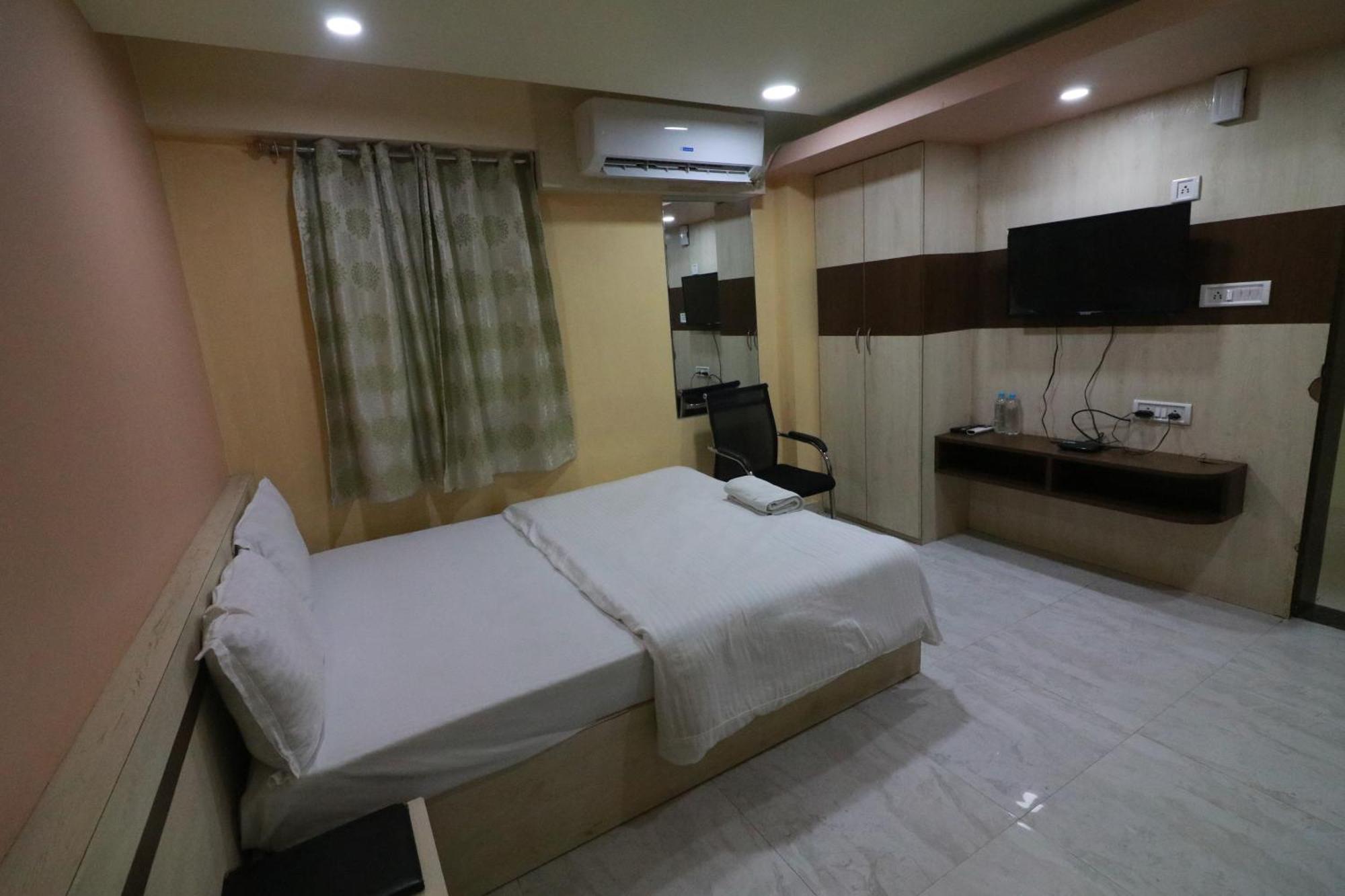 Hotel Himalaya Agartala Esterno foto