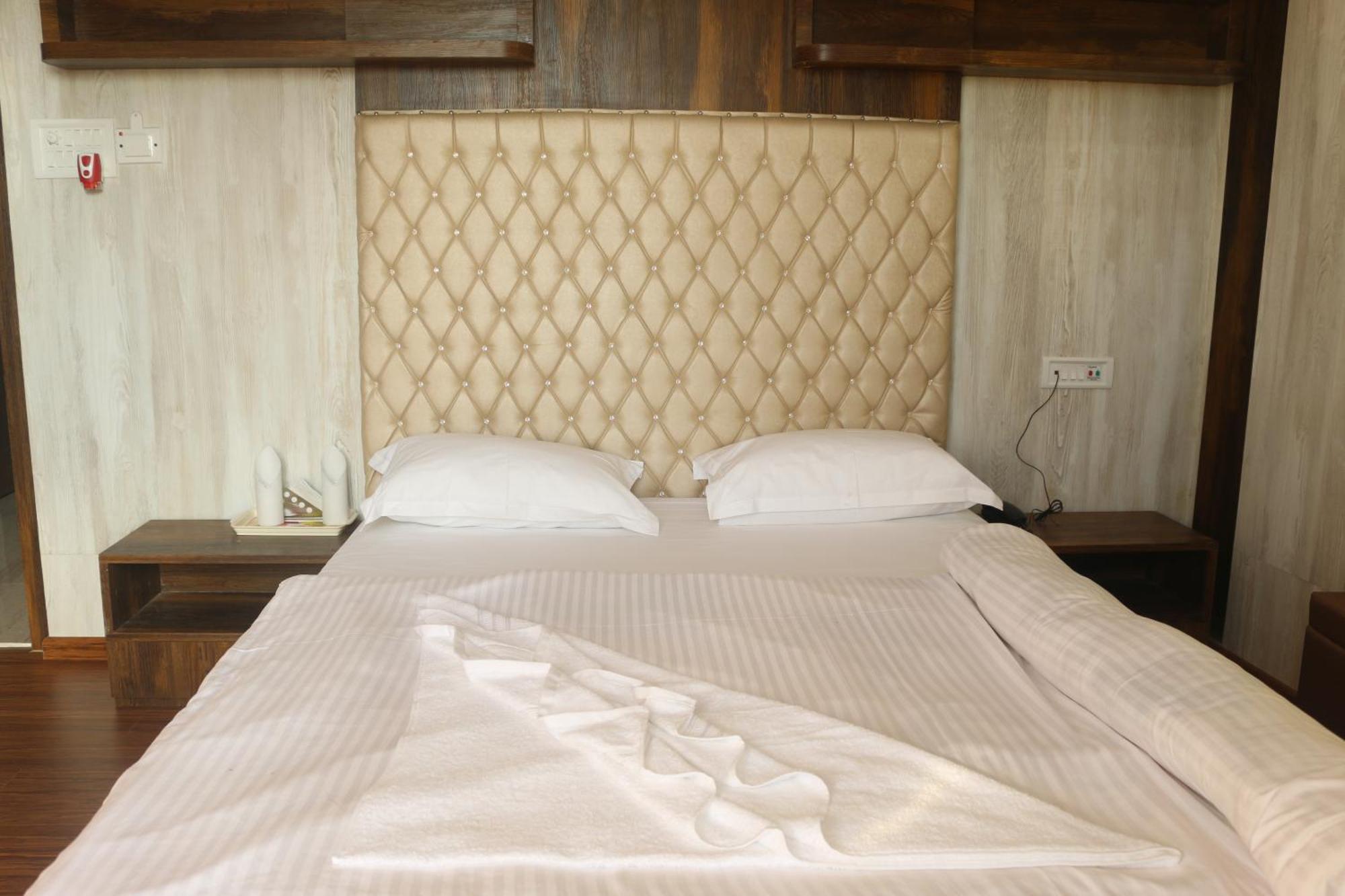 Hotel Himalaya Agartala Esterno foto