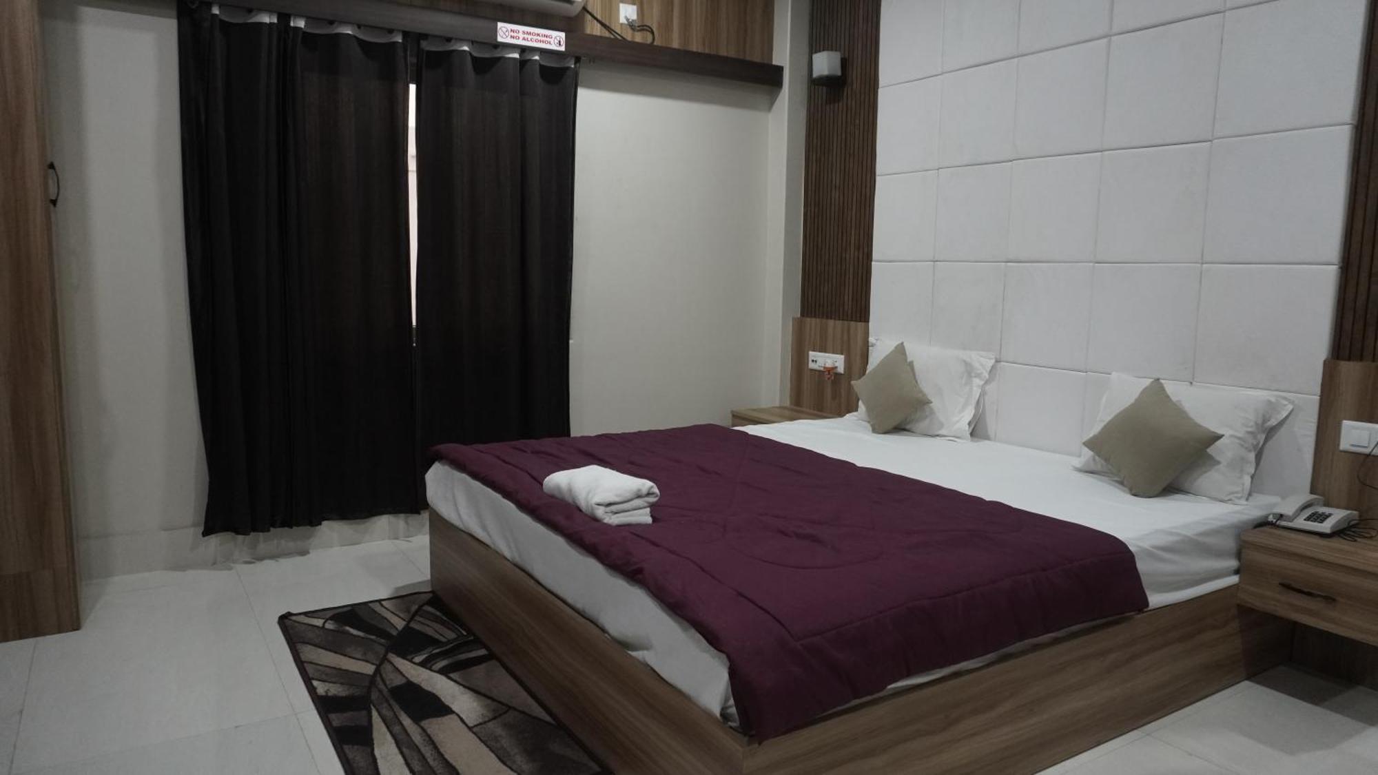 Hotel Himalaya Agartala Esterno foto