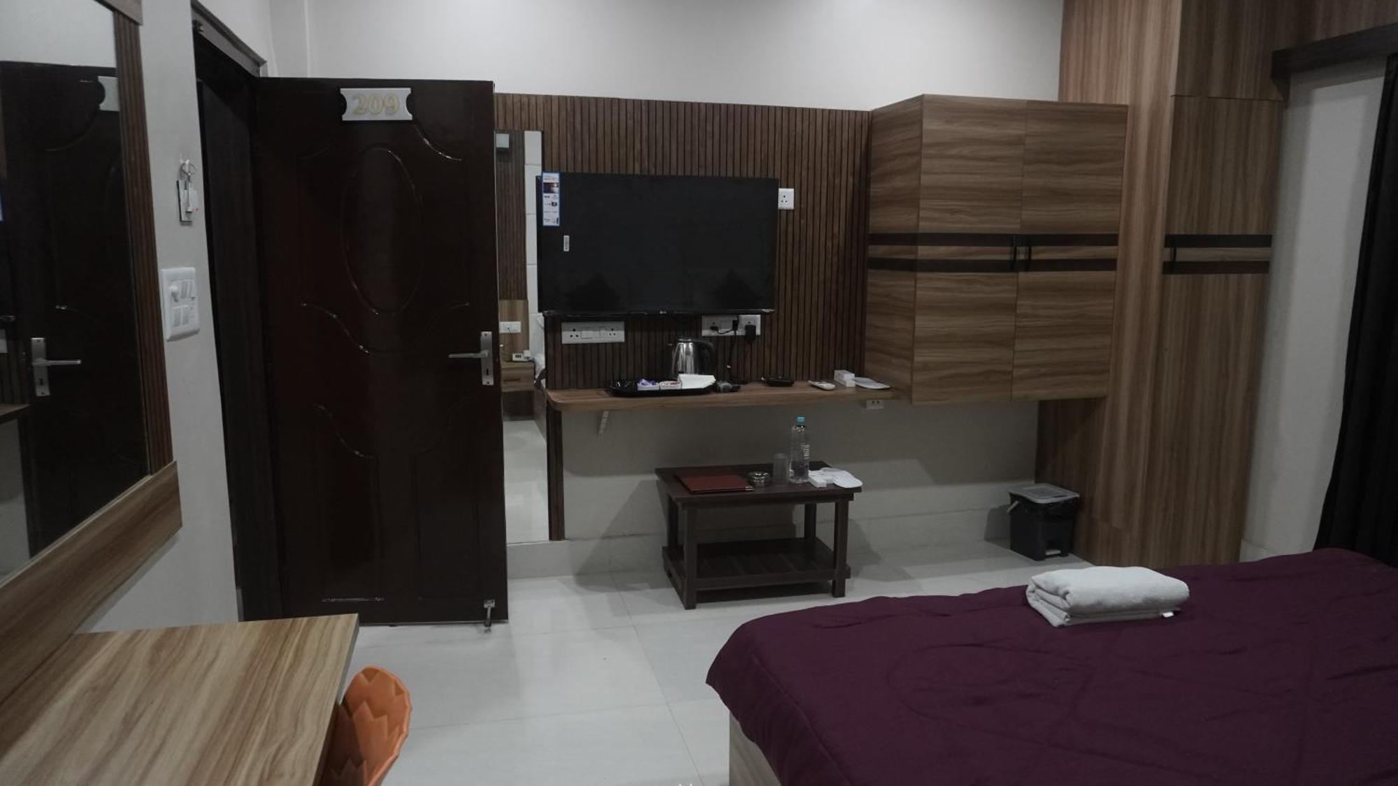 Hotel Himalaya Agartala Esterno foto
