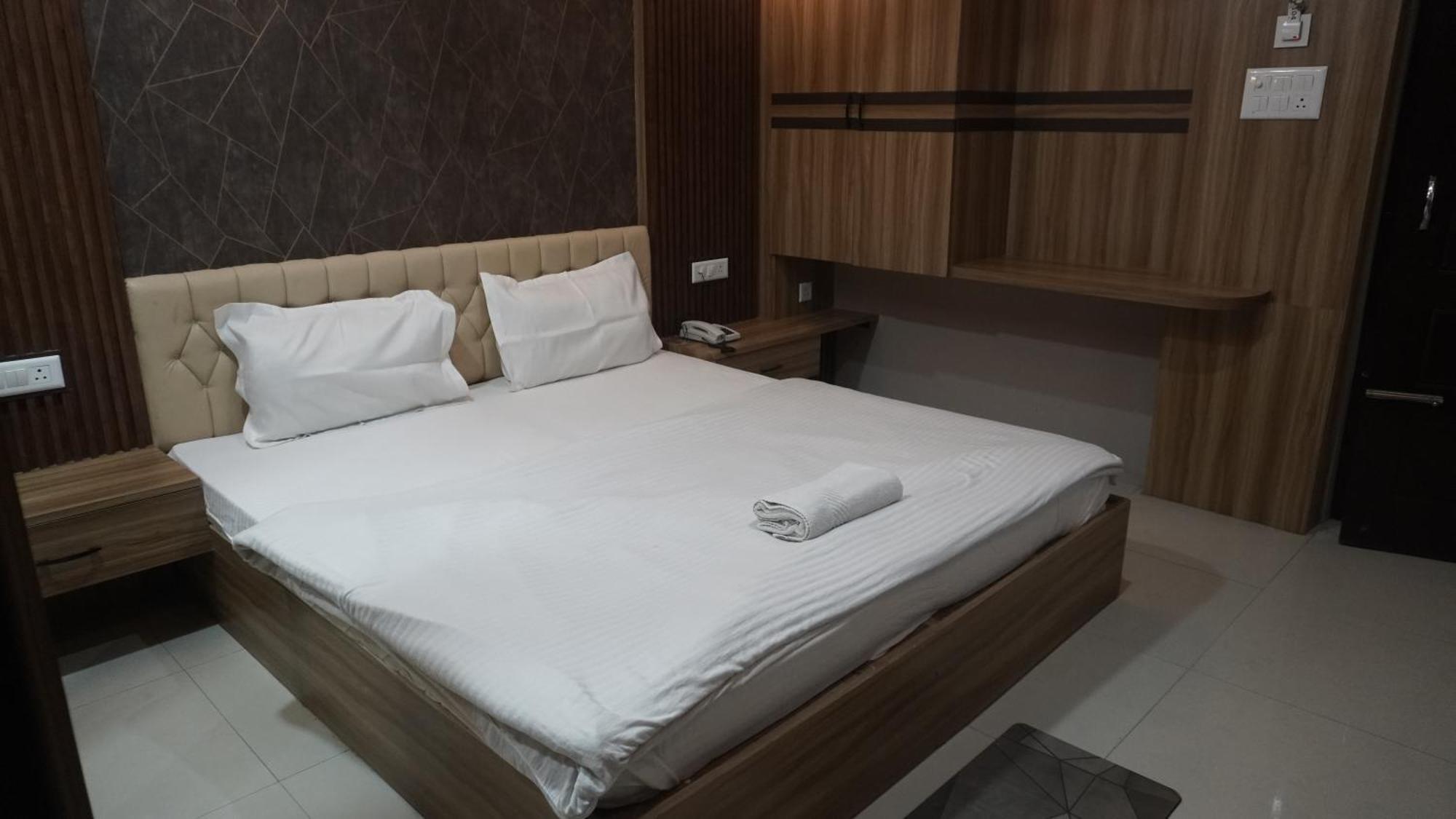 Hotel Himalaya Agartala Esterno foto